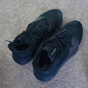 Nike Paul George 3, Size 8.5, Black